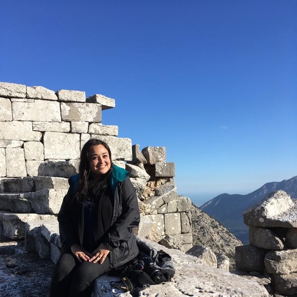 Meet your Posher, Debbie - Picture 4 of 5